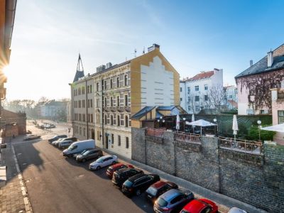 výhled do ulice Aksamitova